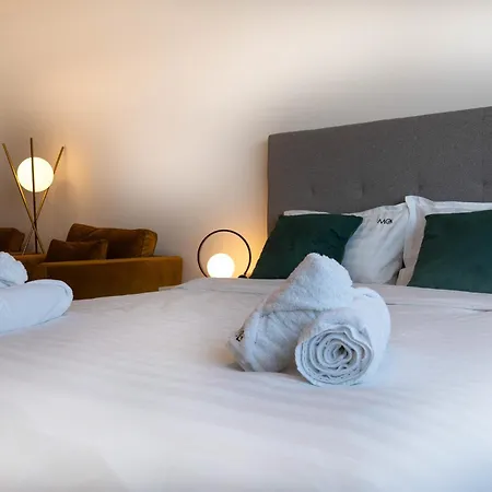 Mohost Accent - Luxury With Views