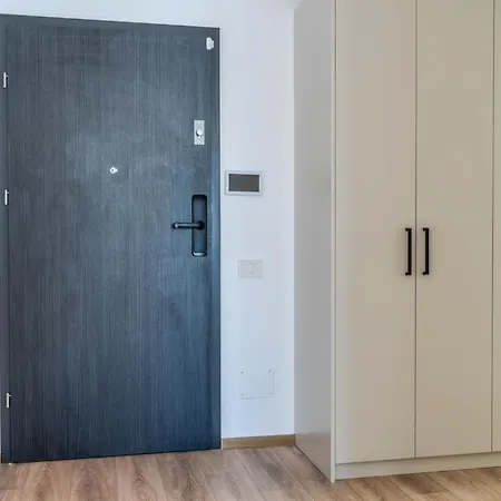 Mohost Accent - Luxury With Views *